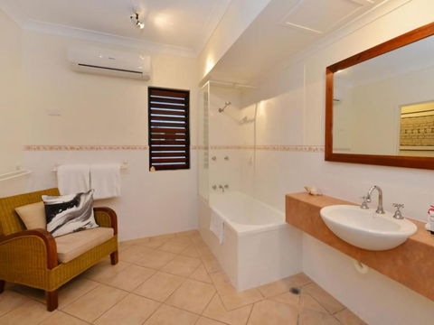 Poolside Studio - Accommodation Asia 1