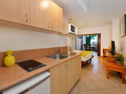 Poolside Studio - Accommodation Asia 3