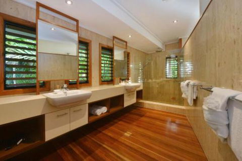 OneLuxe Port Douglas - Accommodation Asia 7