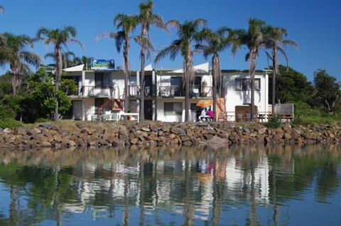 Beachfront 3 25 Willow Street - Accommodation Guide 2