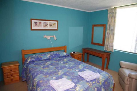 Beachfront 3 25 Willow Street - Accommodation Guide 5