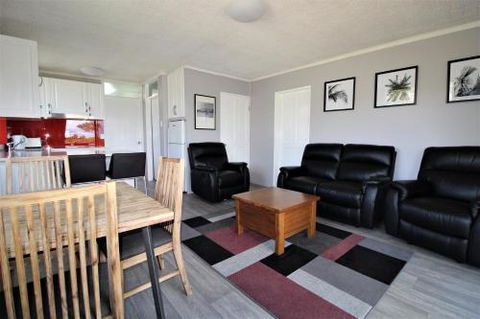 Beachfront 3 25 Willow Street - Accommodation Guide 3