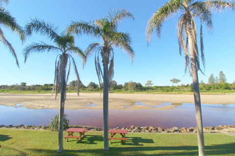 Beachfront 4 25 Willow Street - Accommodation Asia 1