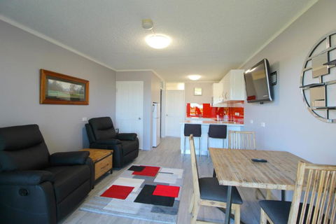 Beachfront 4 25 Willow Street - Accommodation Asia 5