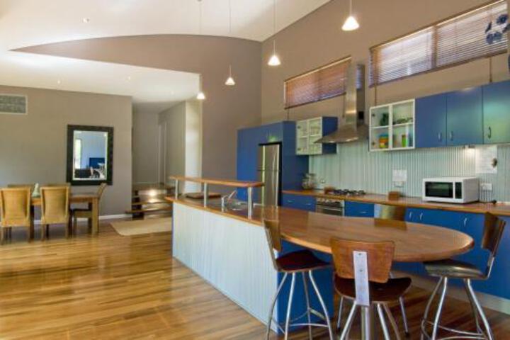 North Shore NSW Accommodation Asia