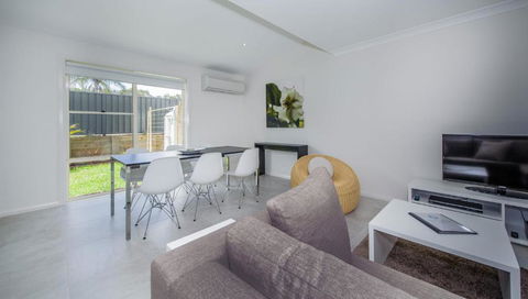 Escape At Nobbys Executive Townhouse 1 74 Pacific Drive - Accommodation Guide 2