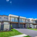 Escape At Nobbys Executive Townhouse 1 74 Pacific Drive - Accommodation Guide 0