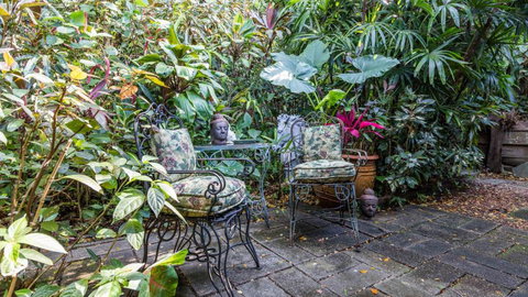 CELADON Holiday House - Accommodation Guide 4
