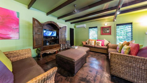 CELADON Holiday House - Accommodation Guide 1