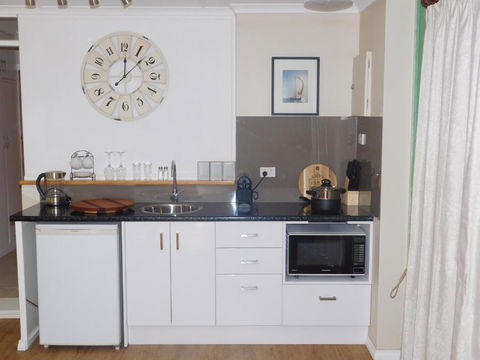 AmbleaWhile On Tamar - Accommodation Guide 1