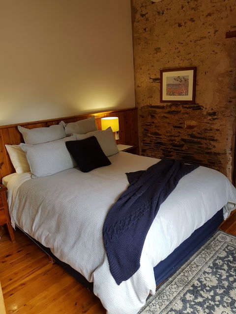 William Hunts Retreat Cypress Studio - Accommodation Guide 3