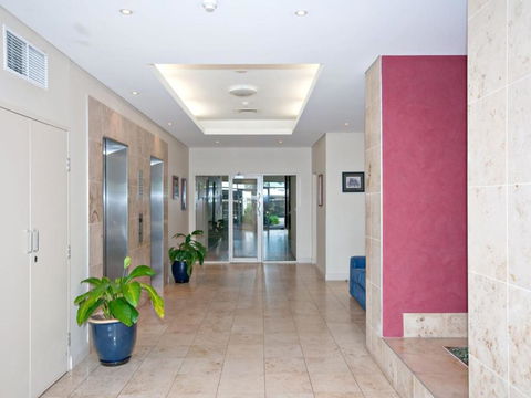 Messines Street Breakwater Apartment 104 - Accommodation Guide 2