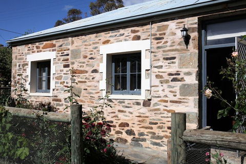 Griffiths Cottage - Accommodation Guide 1