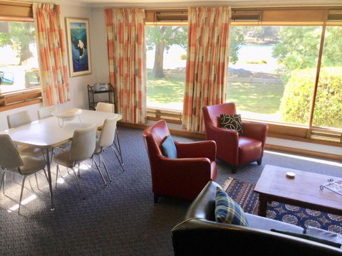 Orford Prosser Holiday Units - Accommodation Guide 6