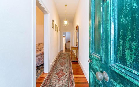 Eliza 1875 Red Brick Duplex Townhouse - Accommodation Guide 6