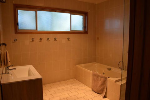 Tranquillity Beach House - Accommodation Guide 1