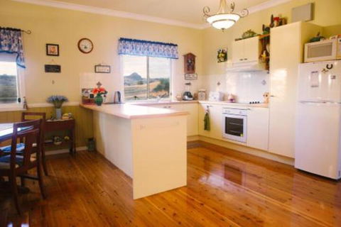 Milford Country Cottages - Accommodation Guide 4