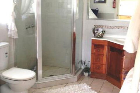 Milford Country Cottages - Accommodation Guide 5
