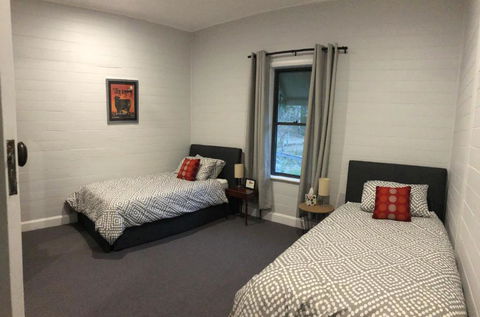 Bobbys Country Rental - Accommodation Guide 1