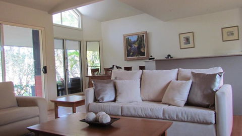 Lake Russell Lakeside Retreat - Accommodation Guide 2