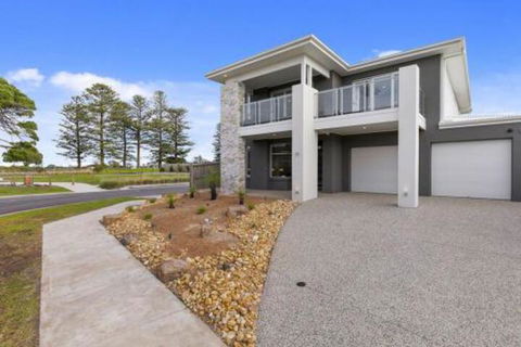 Bunya By The Sea - Accommodation Guide 0