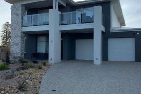 Bunya By The Sea - Accommodation Guide 5