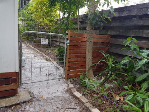 10 Double Island Drive Modern Family Home Centrally Located Swimming Pool & Outdoor Area - Accommodation Guide 5