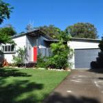 10 Double Island Drive Modern Family Home Centrally Located Swimming Pool & Outdoor Area - Accommodation Guide 0