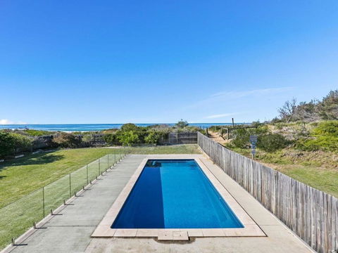 Dayz Dreamin Pool Gas Fireplace & Beachfront - Accommodation Guide 4