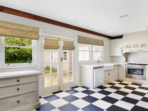 Robin Hill Manor Rambling Retreat & Tennis Court - Accommodation Guide 6