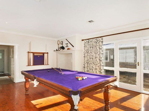 Robin Hill Manor Rambling Retreat & Tennis Court - Accommodation Guide 3