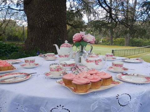 Robin Hill Manor Rambling Retreat & Tennis Court - Accommodation Guide 2