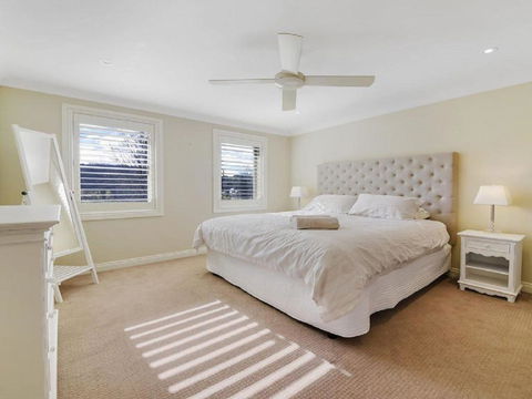 Camelot Superbly Proportioned & Ideally Located - Accommodation Guide 1