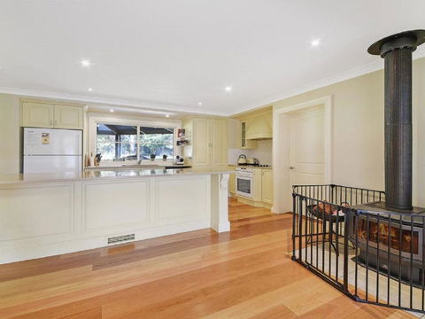 Camelot Superbly Proportioned & Ideally Located - Accommodation Guide 2