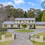 Camelot Superbly Proportioned & Ideally Located - Accommodation Guide 0