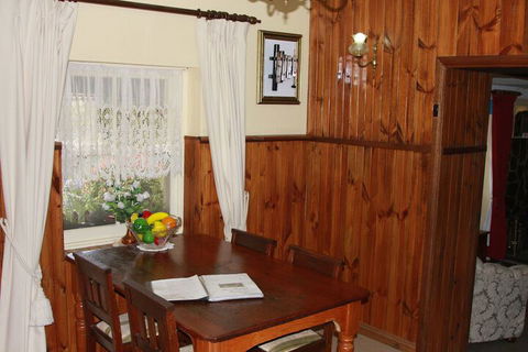 Ayers Burra - Accommodation Guide 6