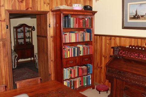 Ayers Burra - Accommodation Guide 2