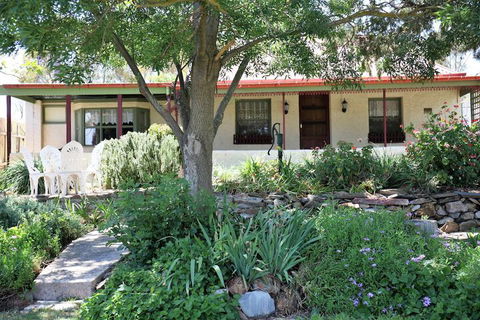 Ayers Burra - Accommodation Guide 1