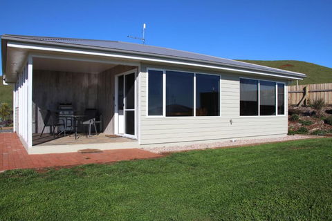 Penguin Seaside Farm - Accommodation Guide 1