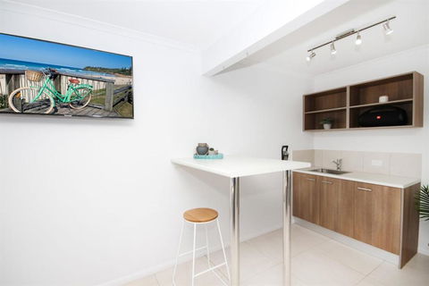 STUNNING HOME WITH SPECTACULAR VIEWS & CLOSE TO THE BEACH - Accommodation Asia 5