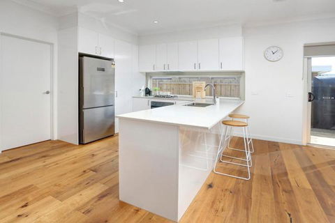 Staughton Sounds - Accommodation Guide 3