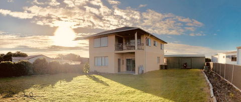 Rocks Retreat House With Sea Views - Accommodation Asia 2
