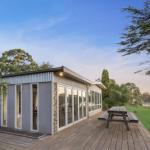 Bluff View River House Stunning Riverfront - Accommodation Asia 1