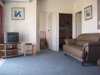 Black Swan Motor Inn - Accommodation Asia 3