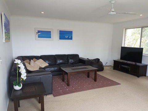 15 Larapinta Court Family Home With Swimming Pool In A Quiet Street & Central Location Close To CBD - Accommodation Guide 6