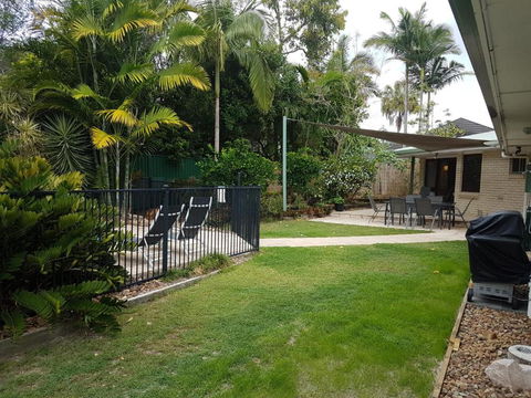15 Larapinta Court Family Home With Swimming Pool In A Quiet Street & Central Location Close To CBD - Accommodation Guide 4