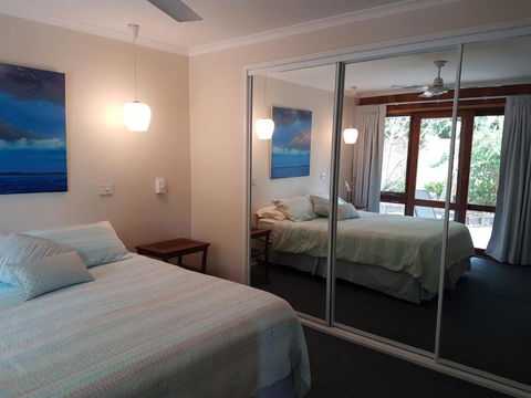 15 Larapinta Court Family Home With Swimming Pool In A Quiet Street & Central Location Close To CBD - Accommodation Guide 3