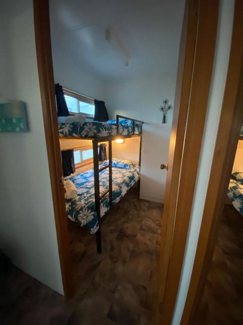 Rocks Retreat Cabin Dolphin - Accommodation Asia 4