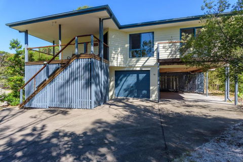 12 Ibis Court Highset Beach House With Natural Bushland Gardens & Covered Decks - Accommodation Asia 1