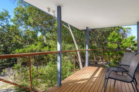 12 Ibis Court Highset Beach House With Natural Bushland Gardens & Covered Decks - Accommodation Asia 4